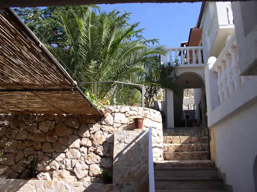 Apartments for rent in Dalmatia, Trogir, Vinisce
